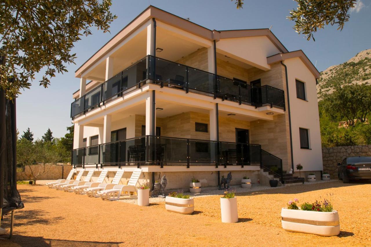 Villa Apartments Filip Starigrad Paklenica Buitenkant foto