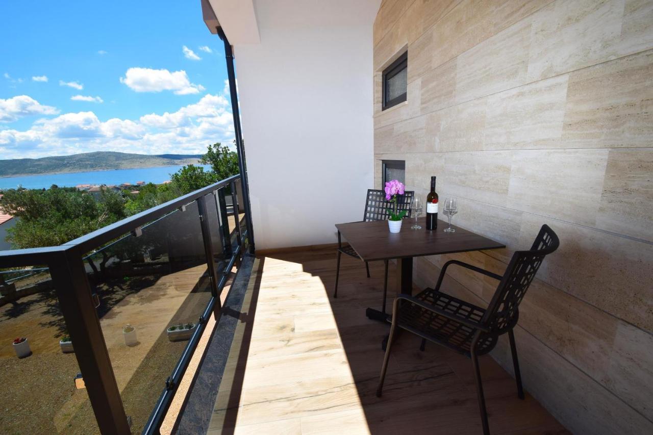 Villa Apartments Filip Starigrad Paklenica Buitenkant foto