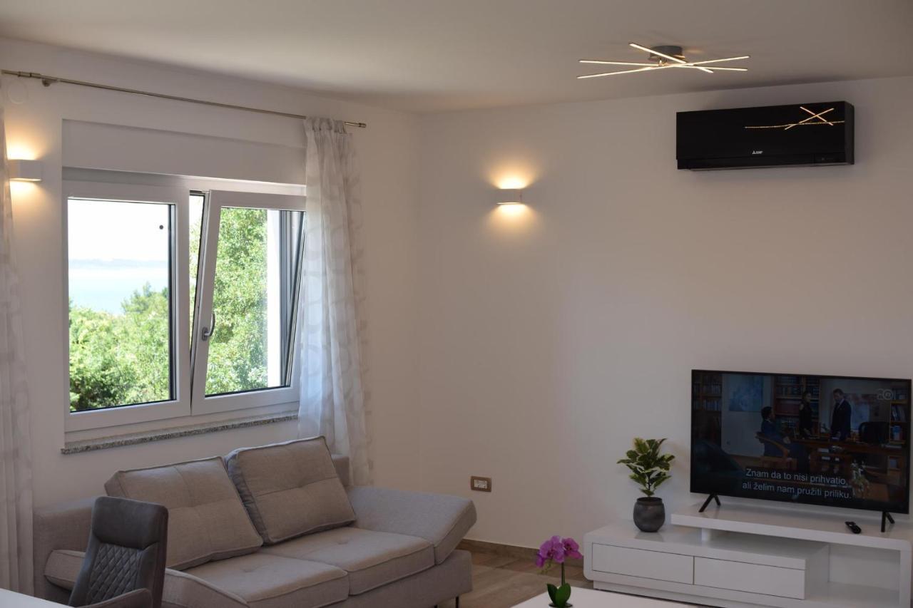 Villa Apartments Filip Starigrad Paklenica Buitenkant foto
