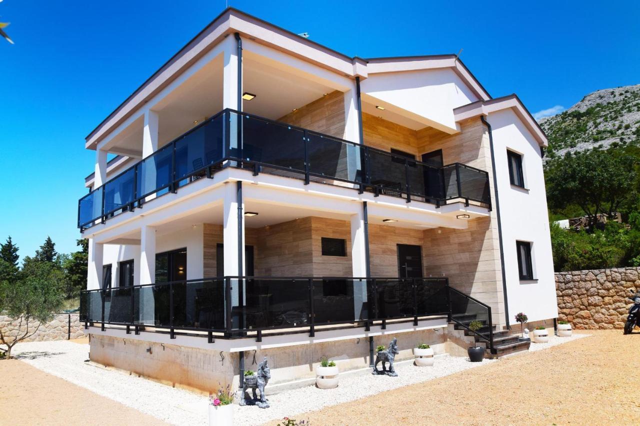 Villa Apartments Filip Starigrad Paklenica Buitenkant foto