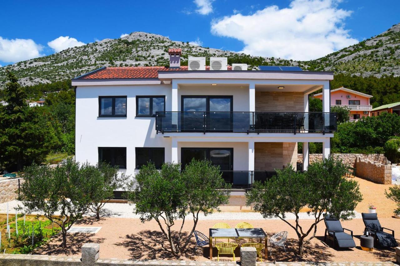 Villa Apartments Filip Starigrad Paklenica Buitenkant foto