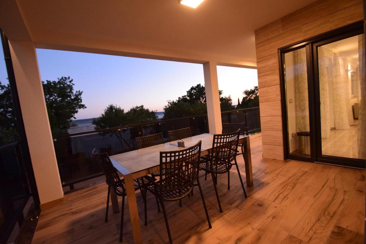 Villa Apartments Filip Starigrad Paklenica Buitenkant foto
