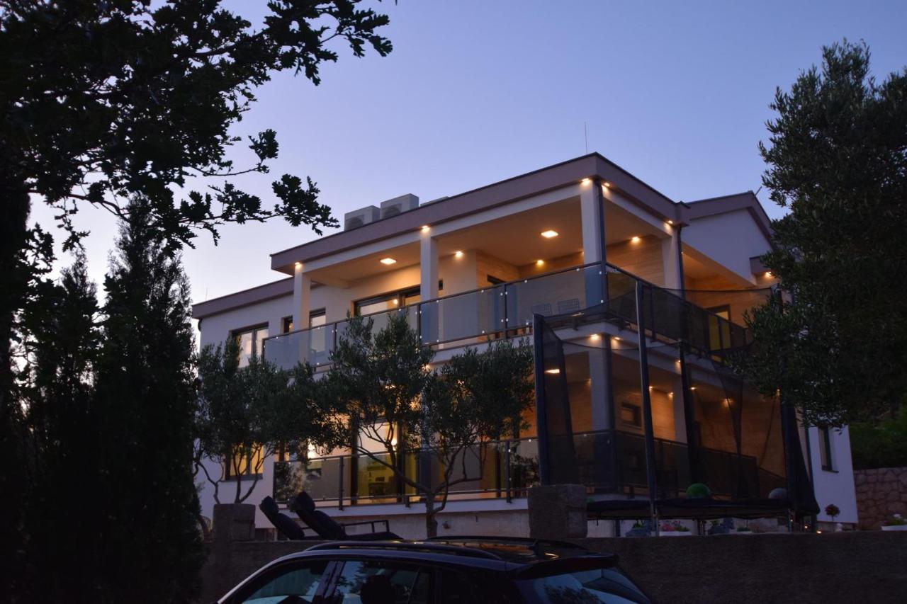 Villa Apartments Filip Starigrad Paklenica Buitenkant foto