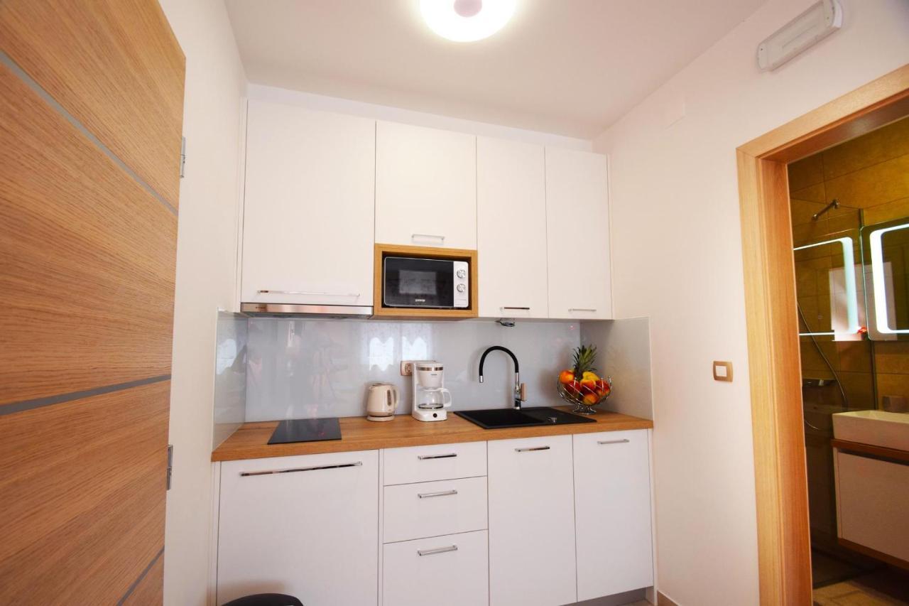 Villa Apartments Filip Starigrad Paklenica Buitenkant foto