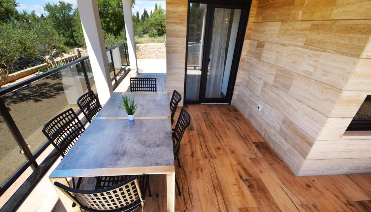 Villa Apartments Filip Starigrad Paklenica Buitenkant foto