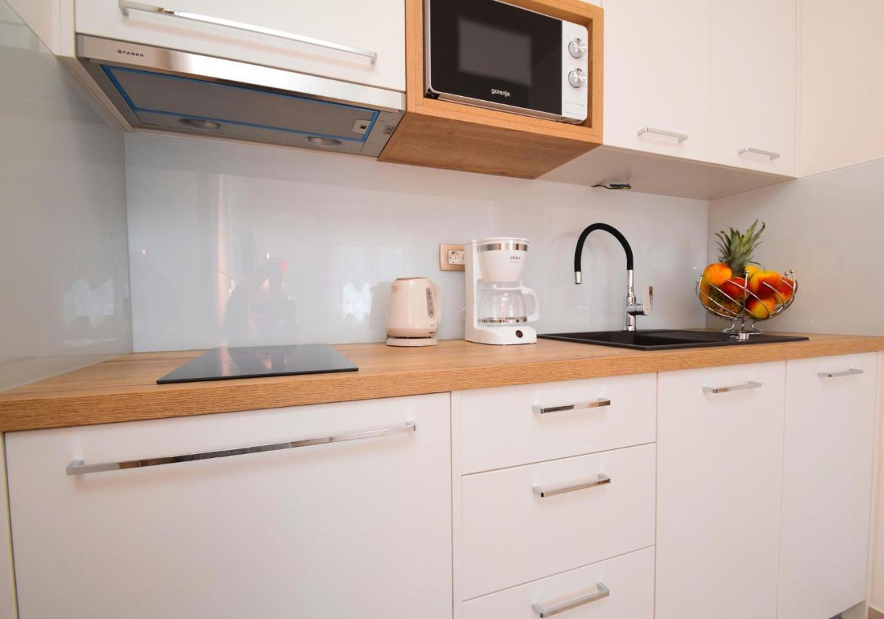 Villa Apartments Filip Starigrad Paklenica Buitenkant foto