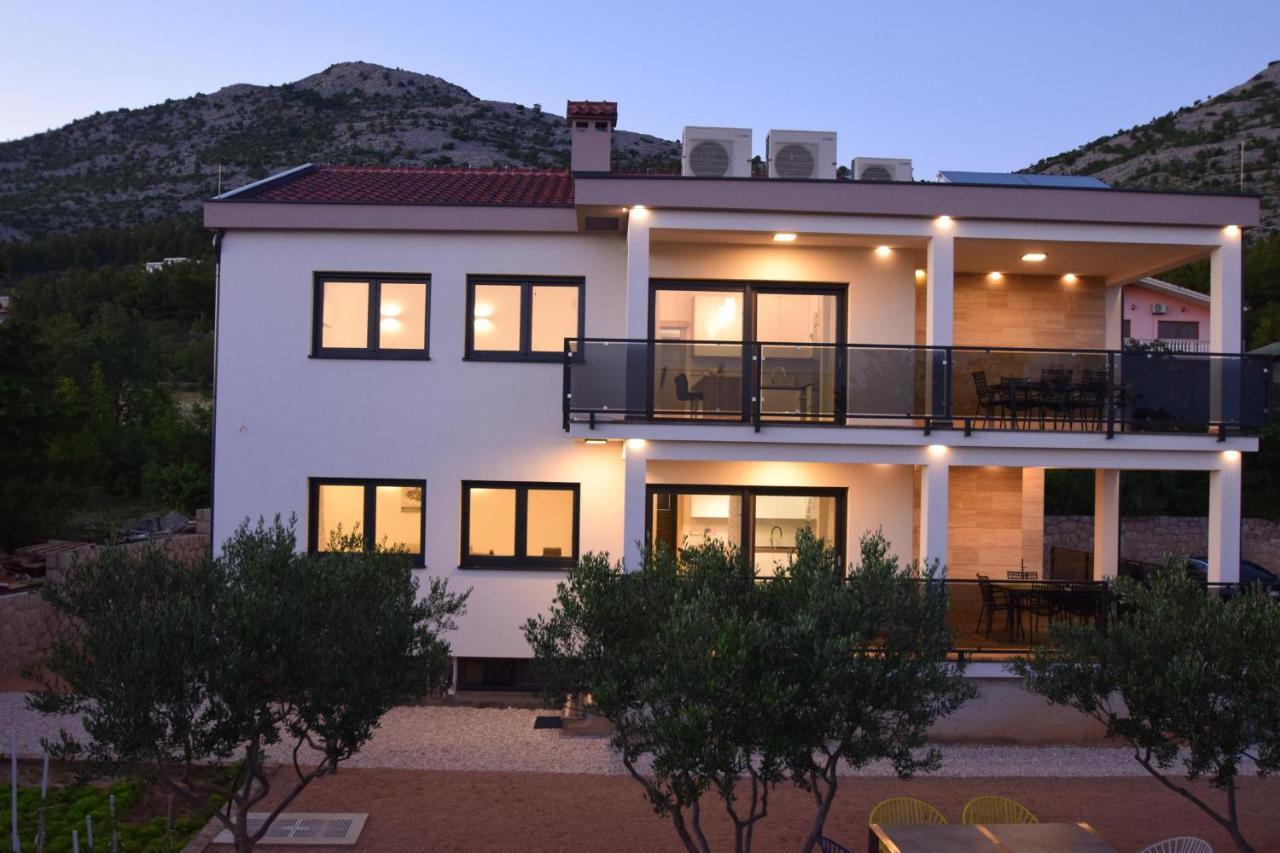 Villa Apartments Filip Starigrad Paklenica Buitenkant foto