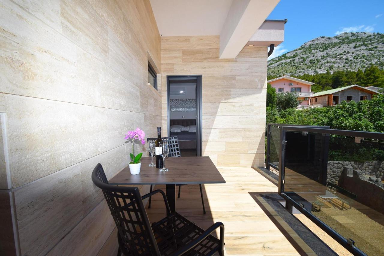 Villa Apartments Filip Starigrad Paklenica Buitenkant foto