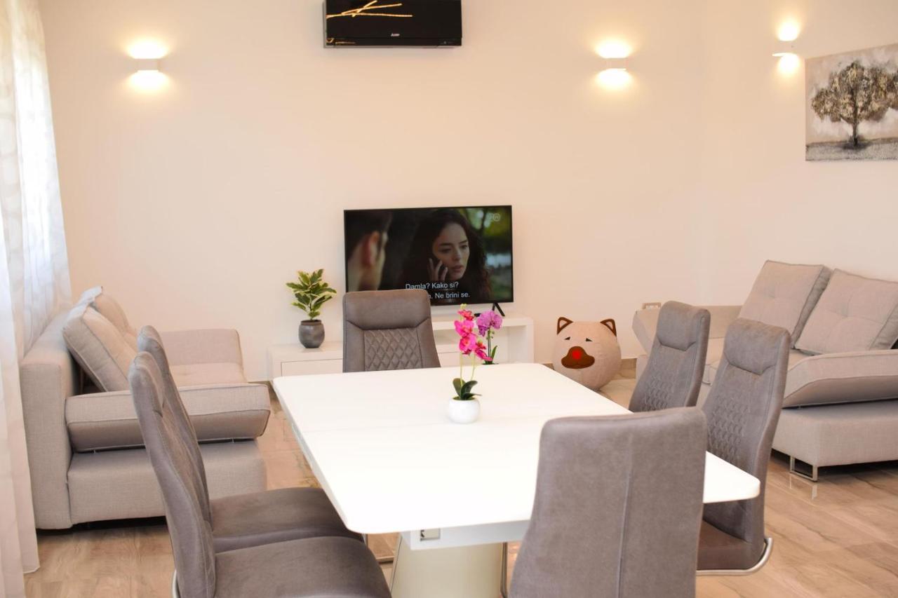 Villa Apartments Filip Starigrad Paklenica Buitenkant foto