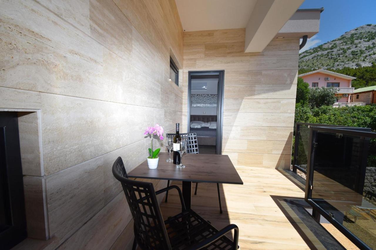 Villa Apartments Filip Starigrad Paklenica Buitenkant foto