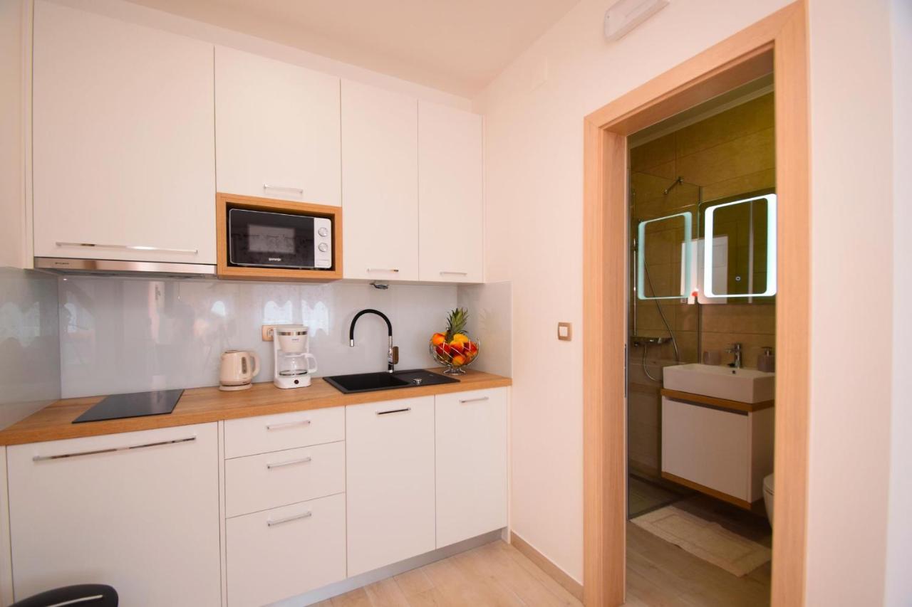 Villa Apartments Filip Starigrad Paklenica Buitenkant foto