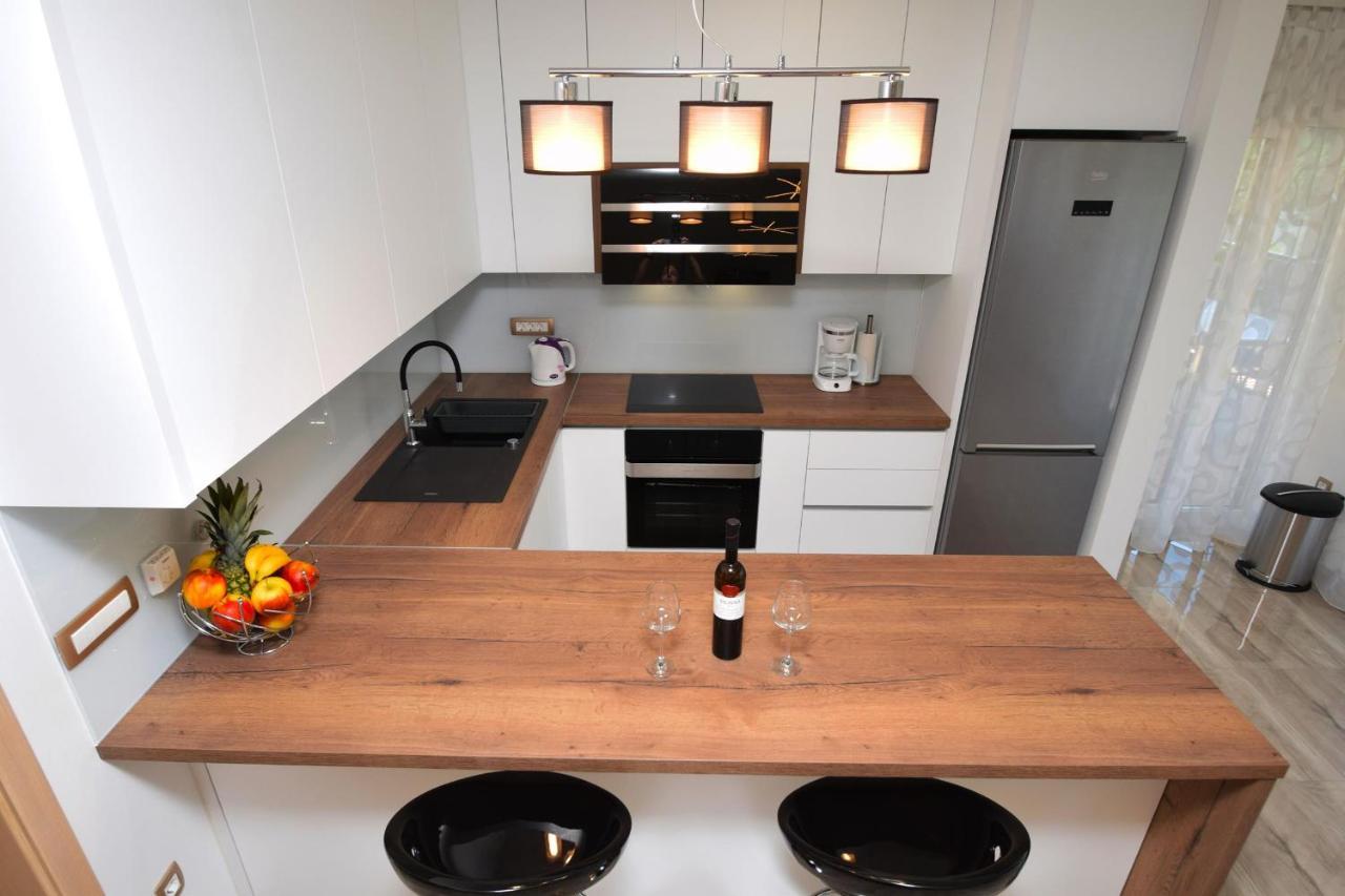 Villa Apartments Filip Starigrad Paklenica Buitenkant foto