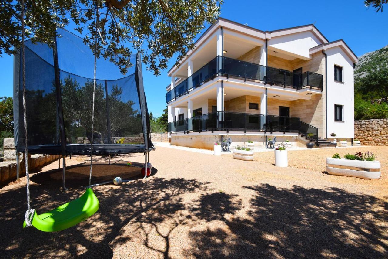 Villa Apartments Filip Starigrad Paklenica Buitenkant foto