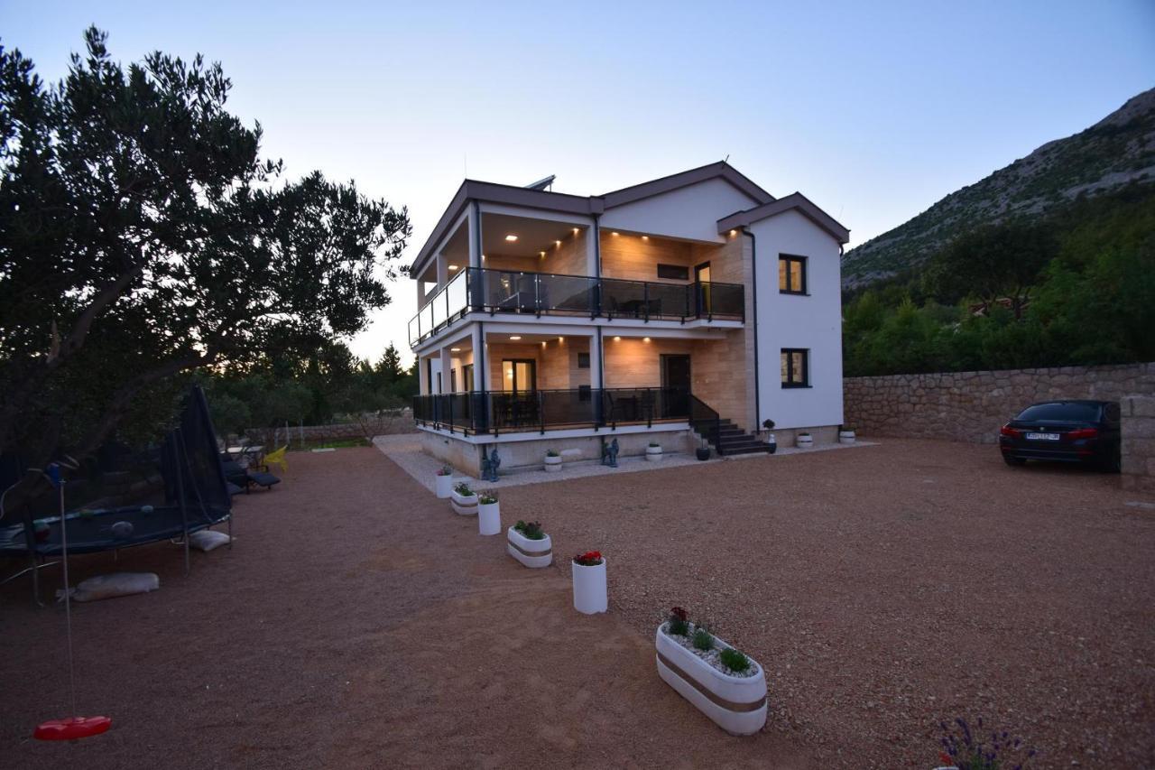 Villa Apartments Filip Starigrad Paklenica Buitenkant foto