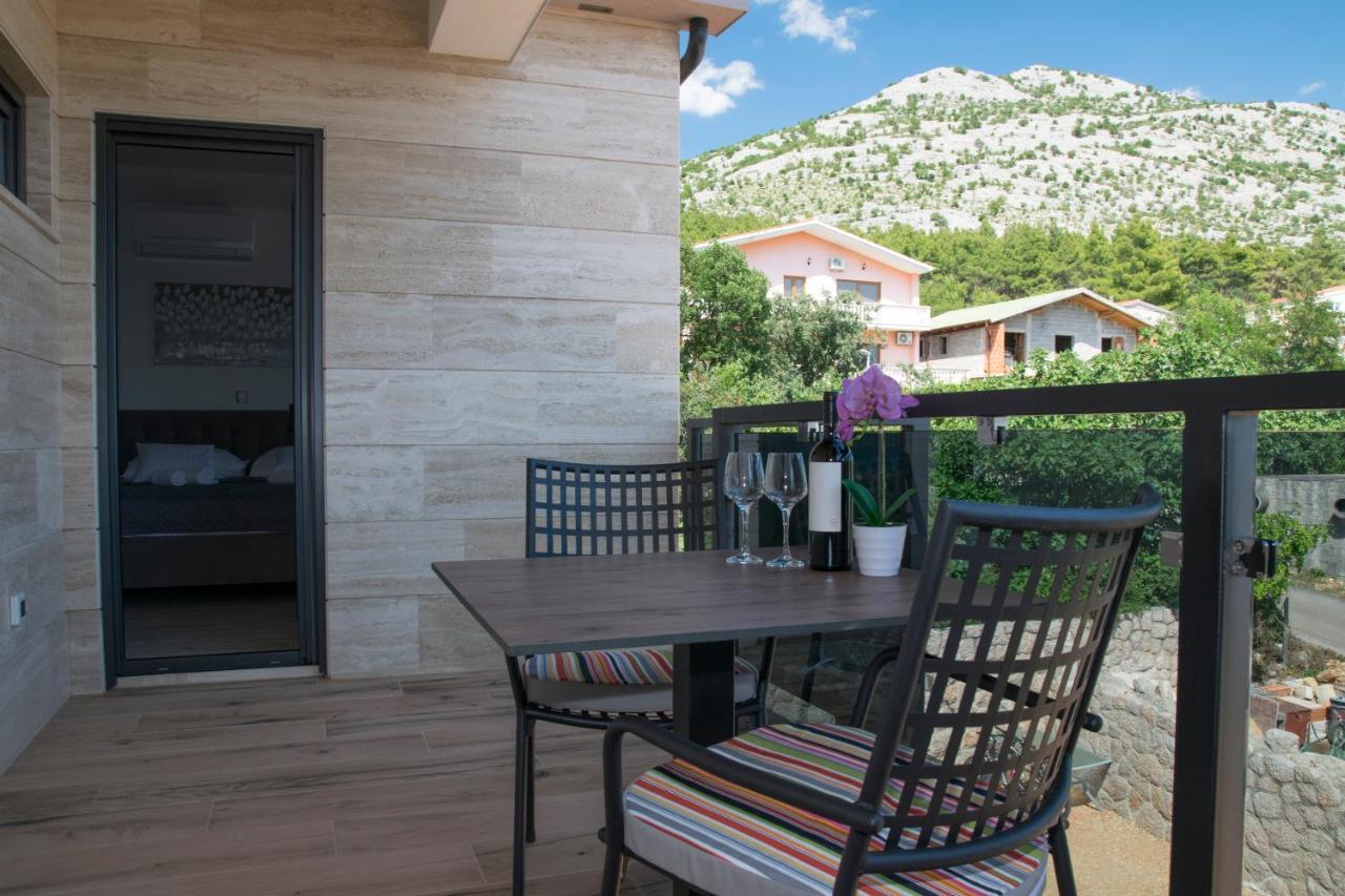 Villa Apartments Filip Starigrad Paklenica Buitenkant foto