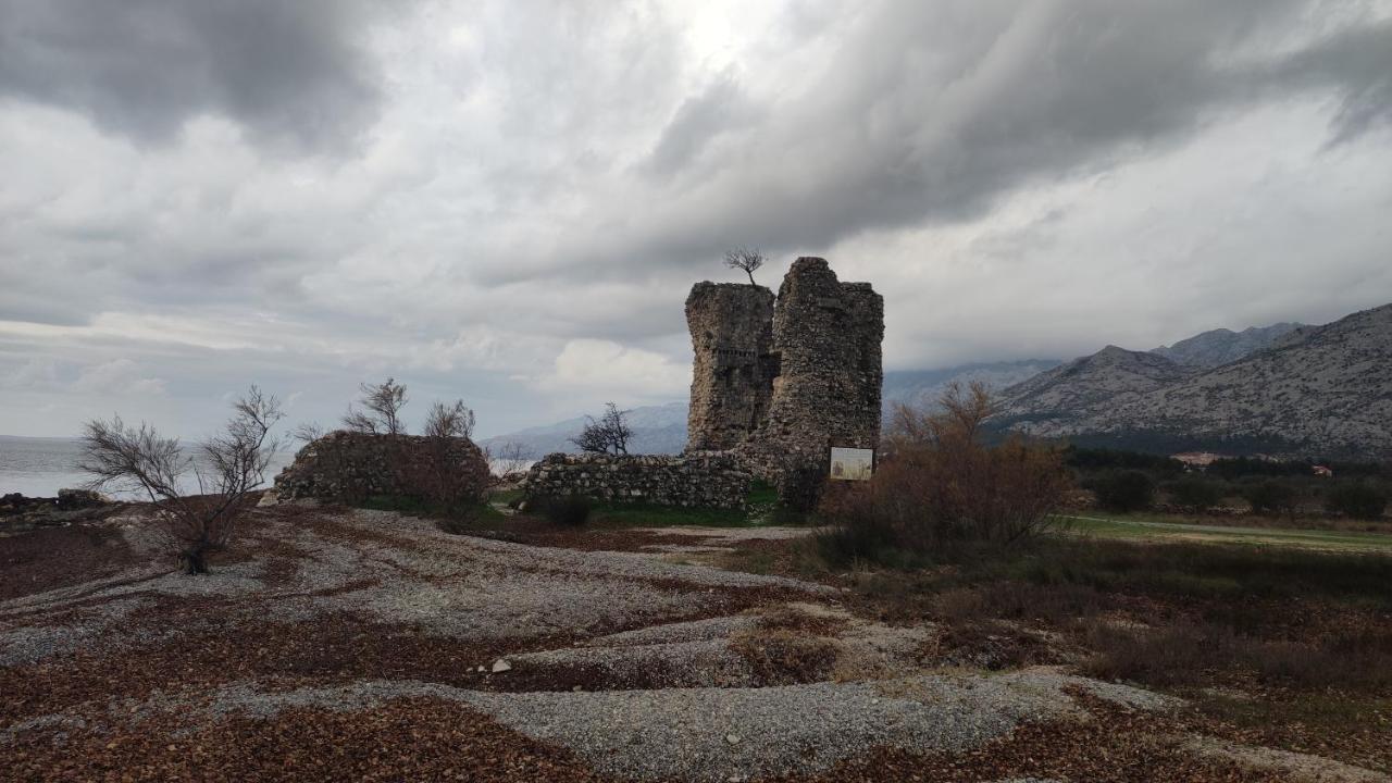 Villa Apartments Filip Starigrad Paklenica Buitenkant foto