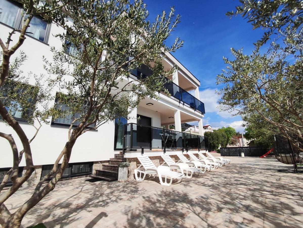Villa Apartments Filip Starigrad Paklenica Buitenkant foto